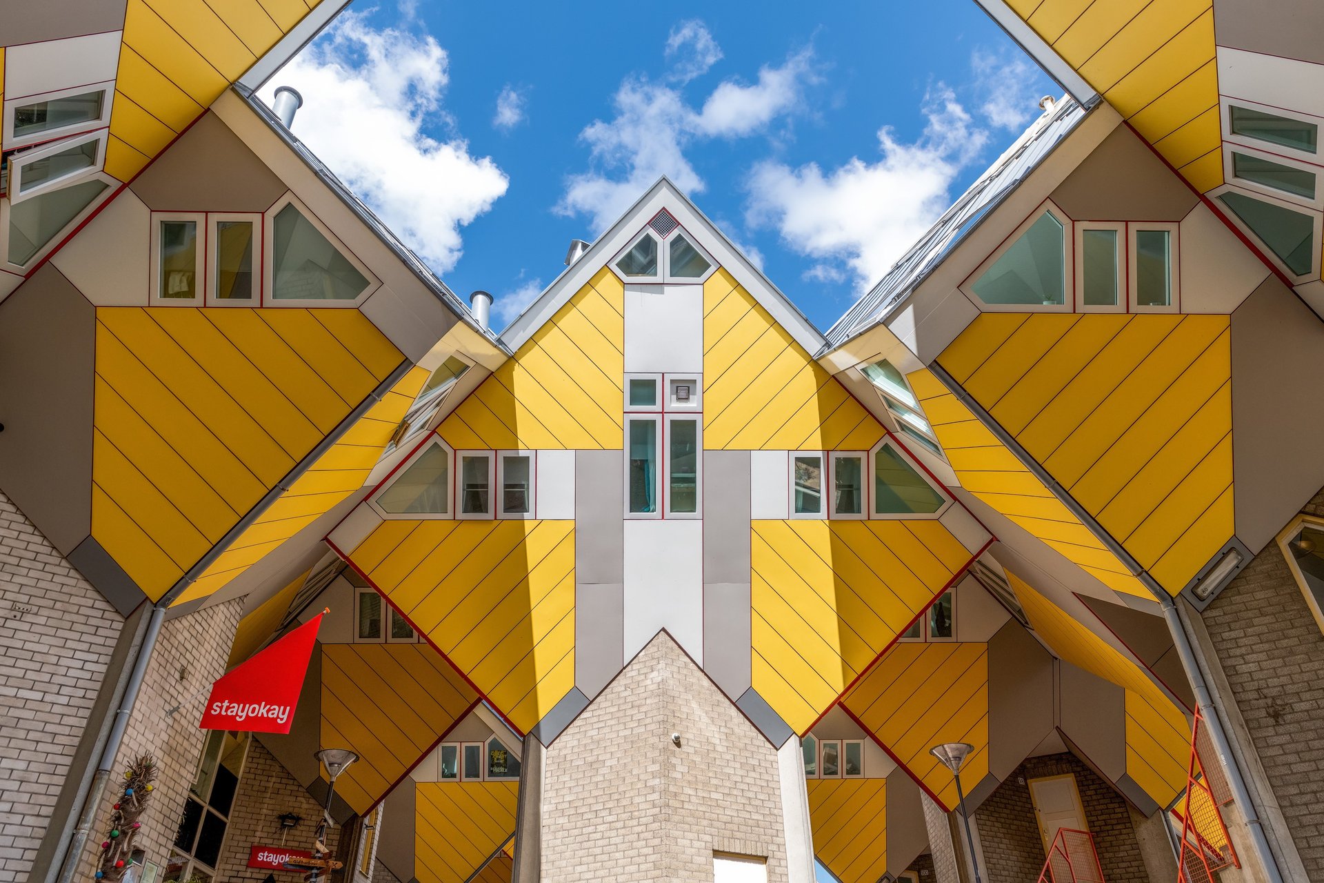 Stayokay in iconische Rotterdamse kubuswoningen geheel vernieuwd