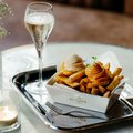 Sergio Herman introduceert porseleinen bakje tijdens jubileum Frites Atelier