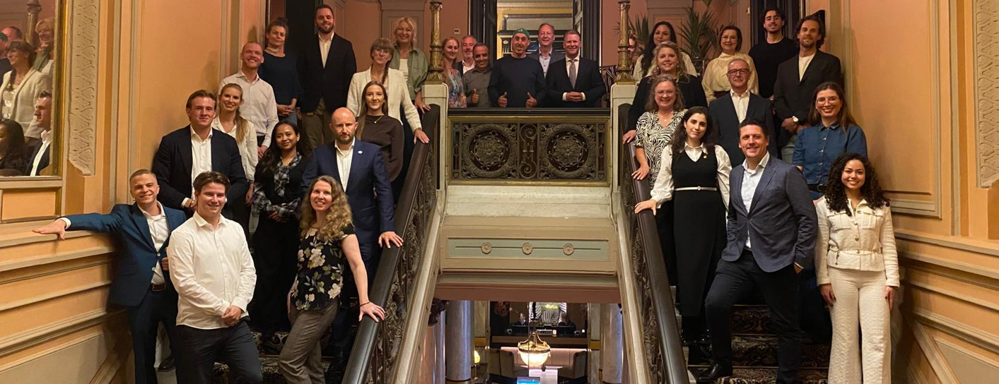 Haagse hotels openen hun deuren voor ontmoeting met nieuw initiatief ‘Kom D’r Bè’