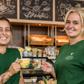 Amsterdamse bagelbazen Babette en Miriam openen tweede Bagels & Beans