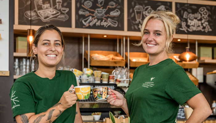 Amsterdamse bagelbazen Babette en Miriam openen tweede Bagels & Beans