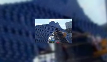Brug bouwen met 20.000 bierkratten 
